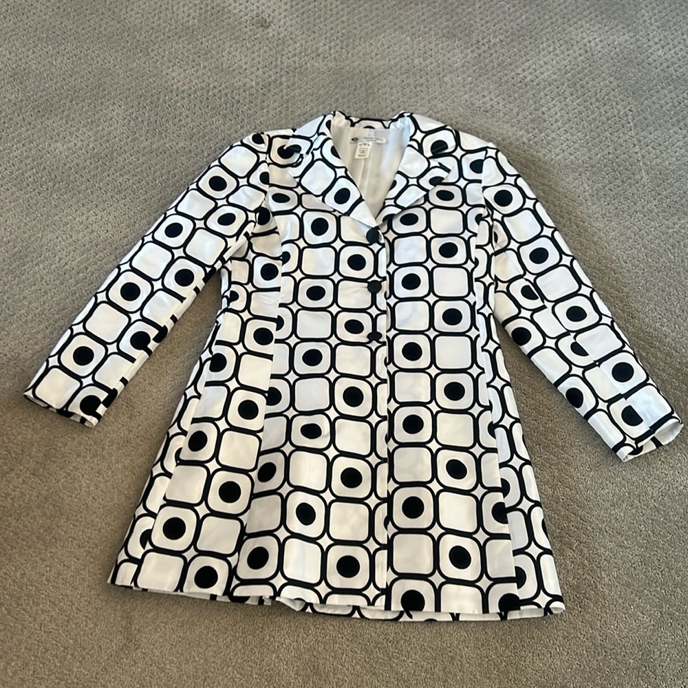 Geometric design dressy jacket with velvet buttons